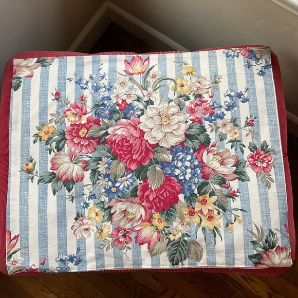 Custom Accent Pillow (2 Available)  25” X 21” - Picture 3 of 4